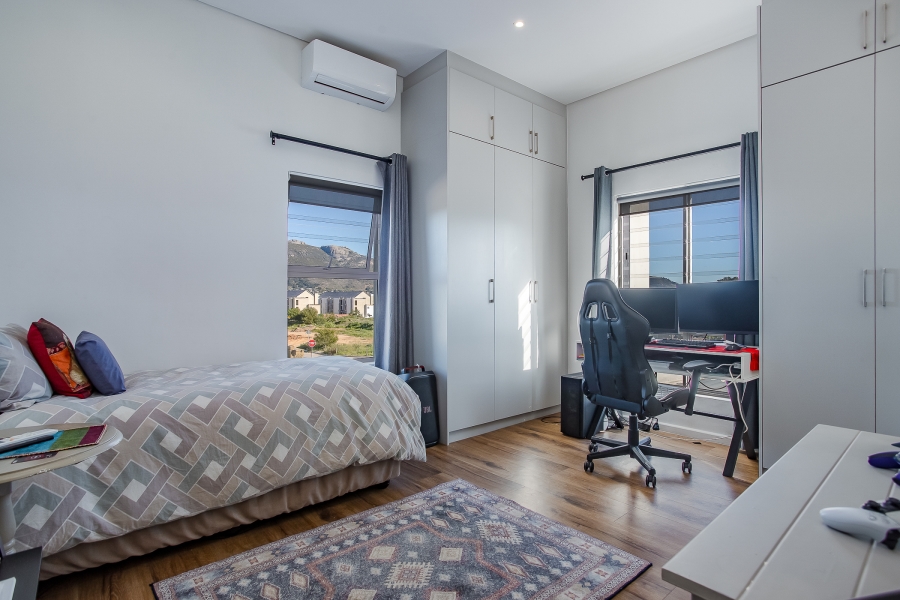 4 Bedroom Property for Sale in Mountain Crest Private Estate Western Cape